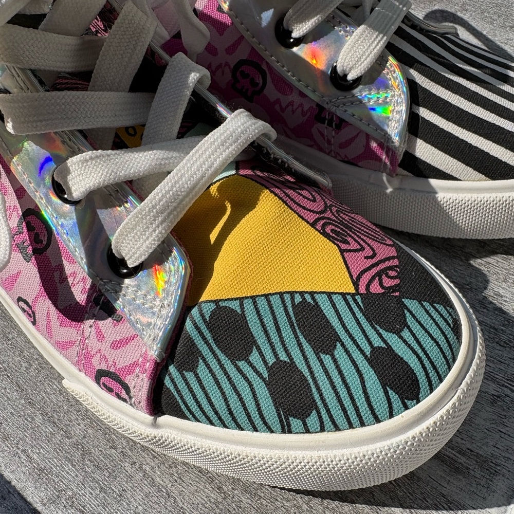 Disney Nightmare Before Christmas NWT Ground Up Girl’s High Top Sneakers Size 4 - Picture 4 of 10